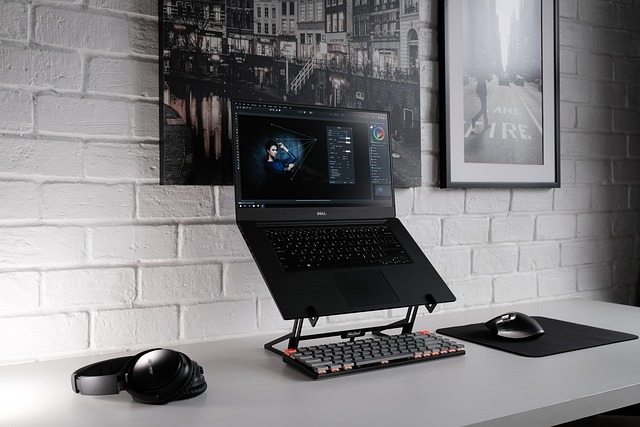 1752132486572980.jpg laptop-6332543_640.jpg